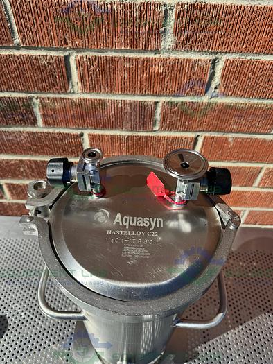 Used Aquasyn  Hastelloy C 22 Single Wall  14 Liter Tank w/ Aquasyn Valve