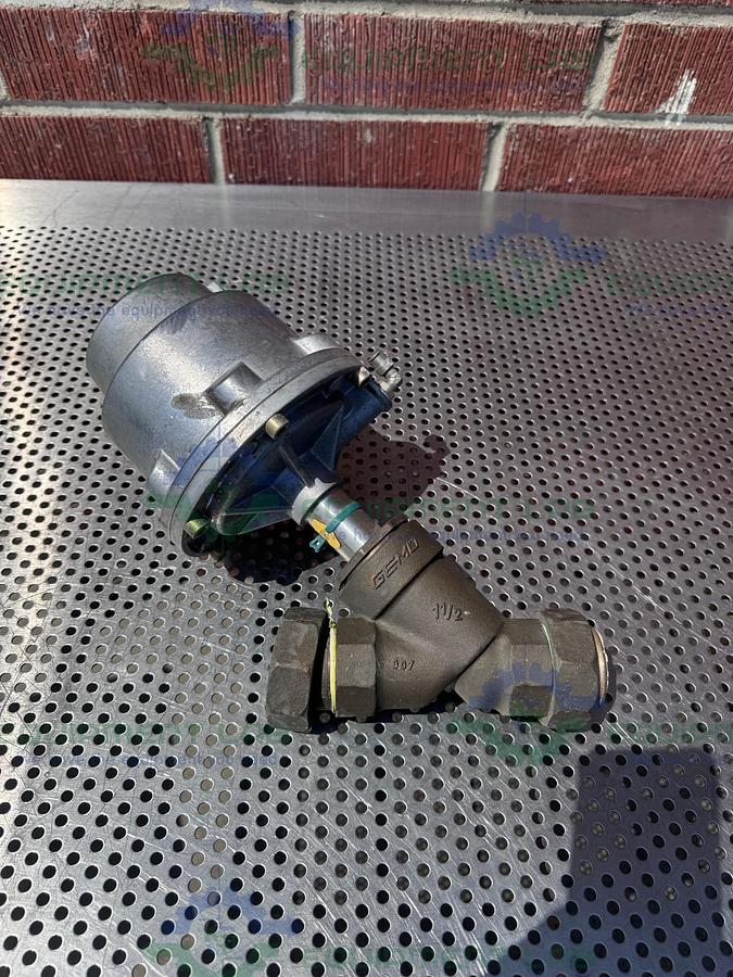 Used Gemu Gemu 514/40/D195 Pneumatic Angle Seat Valve, PST 4-10 180°C w/ 1 1/2" Fitting