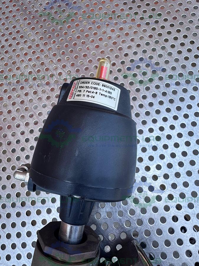 Used Gemu  554/32 Pneumatic Angle Seat Globe Valve w/ 1 1/4" to 1 1/2 Threaded Fitting