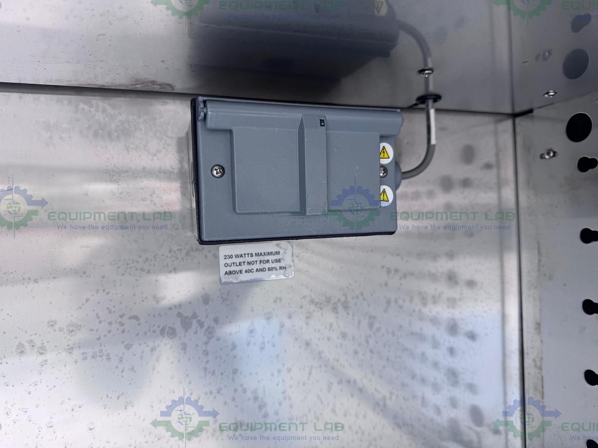 Used Thermo Scientific 3950  CO2 Incubator Temp Range  29 CuFT, 60C°, 120V