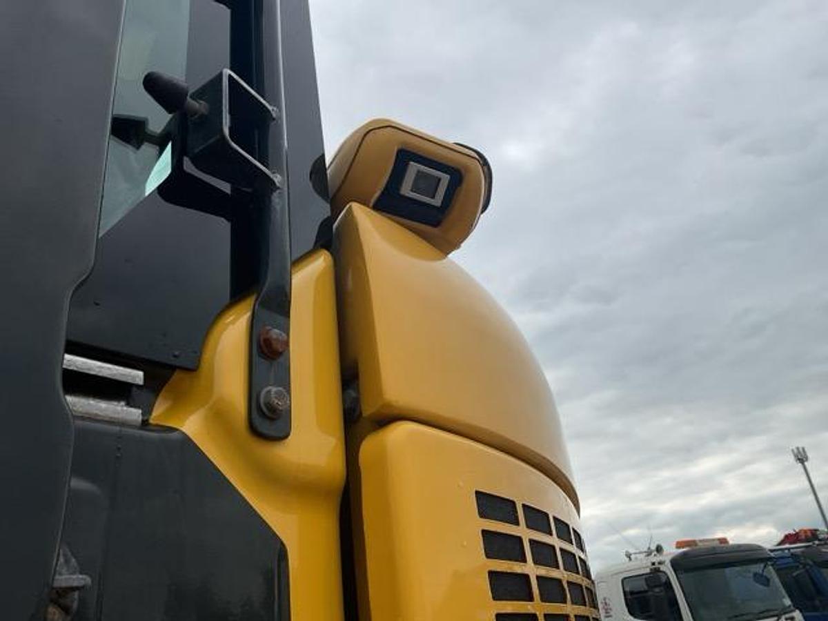 Used 2019 Komatsu PW118MR-11 Wheeled Ecavator