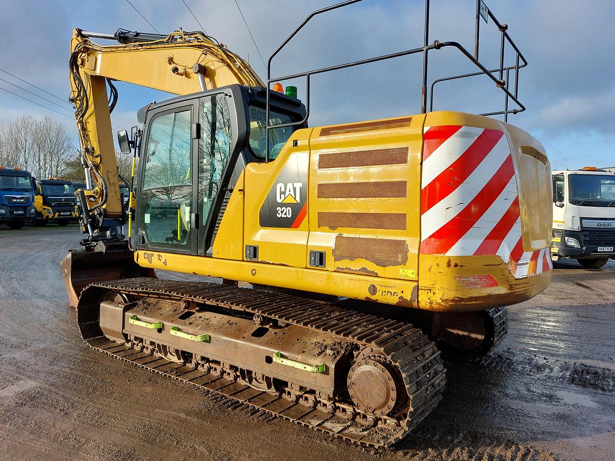 Used 2018 CAT 320
