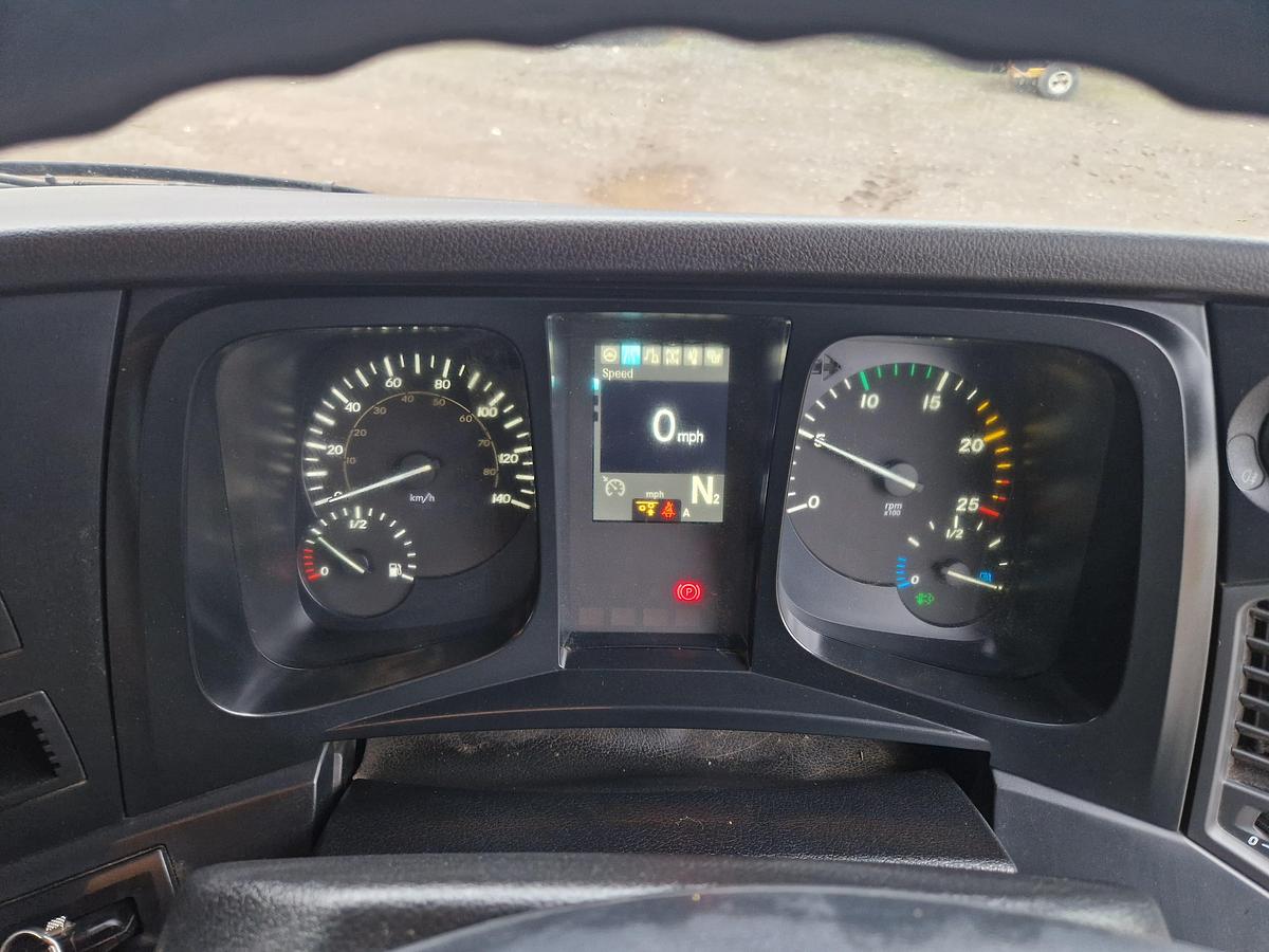 Used 2018 (18) Mercedes Arocs 3240 8x2 Rearlift Beavertail