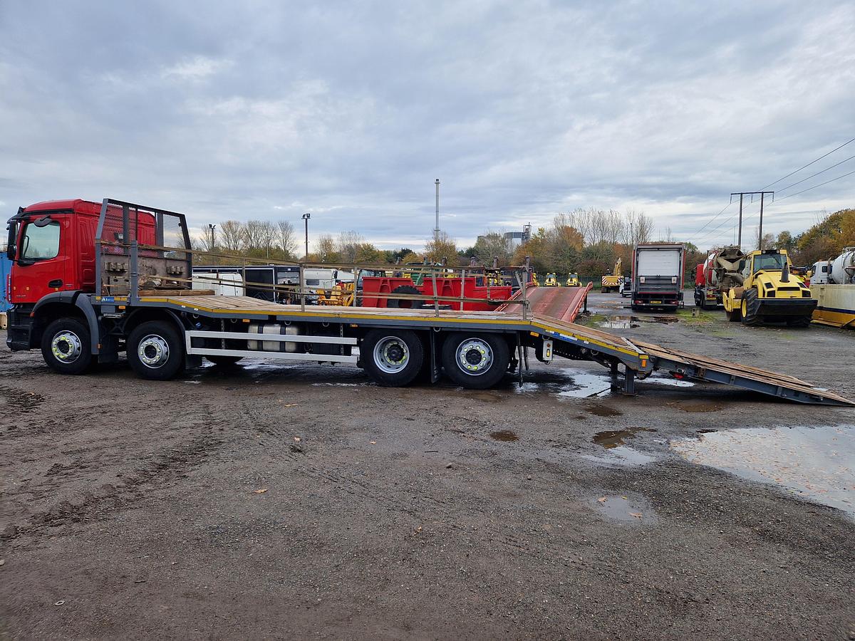 Used 2018 (18) Mercedes Arocs 3240 8x2 Rearlift Beavertail