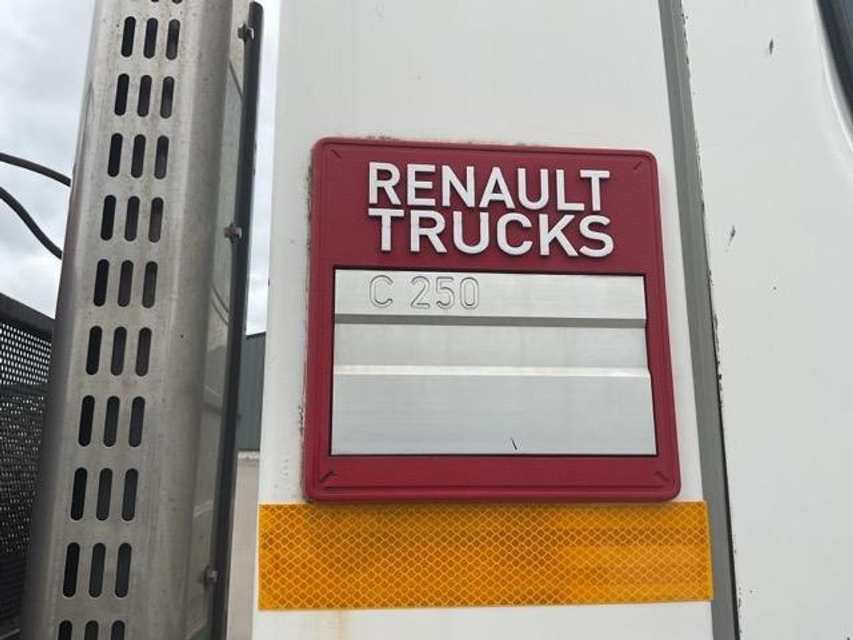 Used 2014 Renault C250 4x2 Marvtech Hotbox Asphalt Distributor Truck