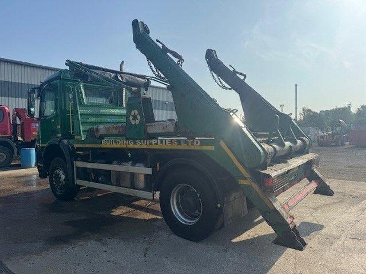 Used 2018 (68) Mercedes Arocs 1824 4x2 18T Skiploader