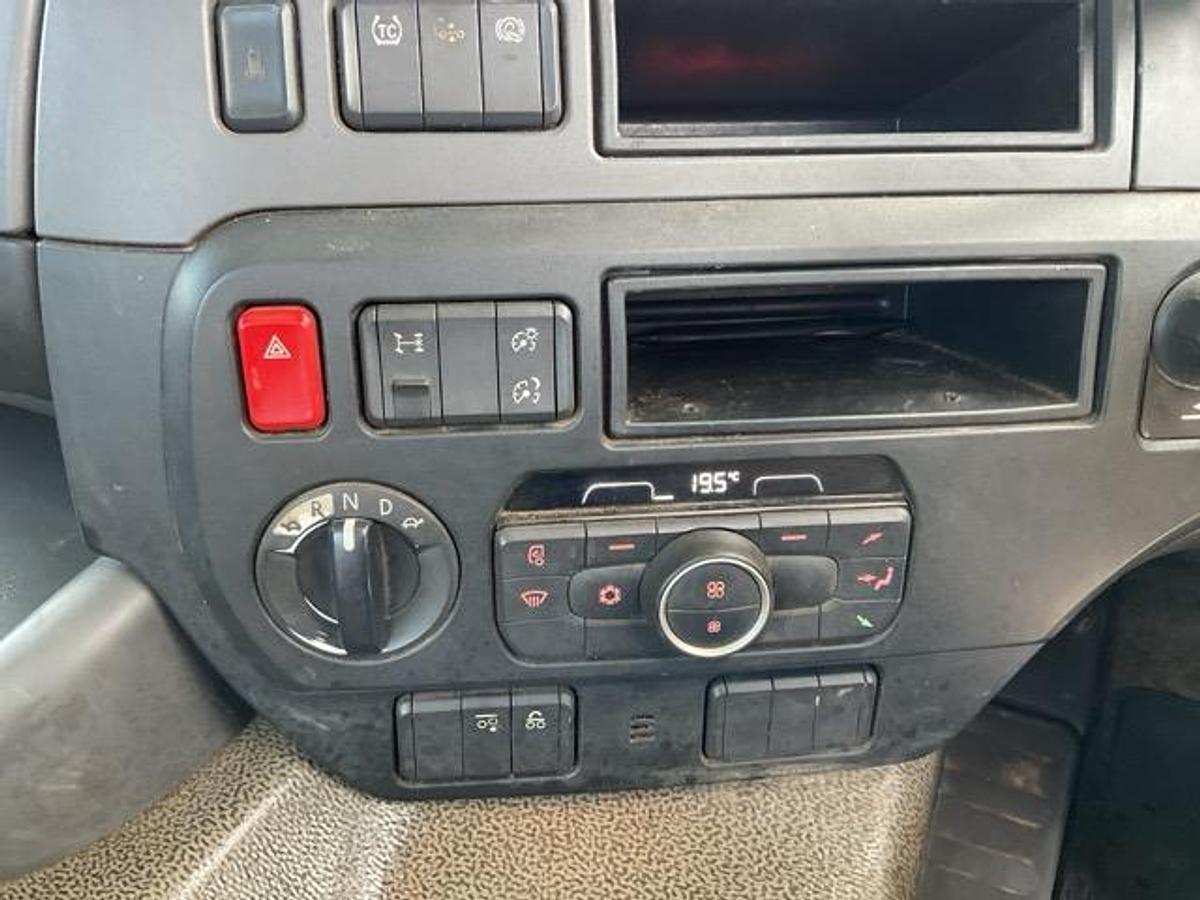 Used 2019 DAF CF410 8x2 Flatbed c/w Crane