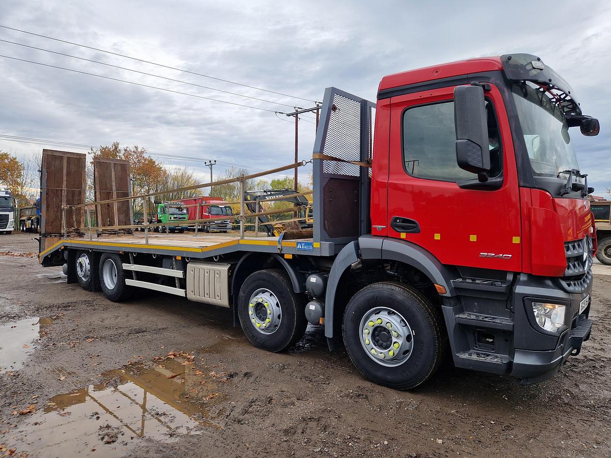 Used 2018 (18) Mercedes Arocs 3240 8x2 Rearlift Beavertail