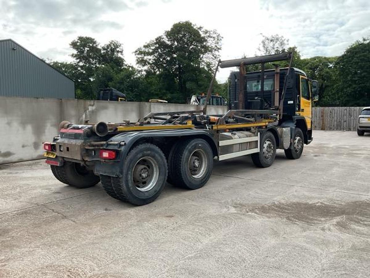 Used 2013 (13) Volvo FM380 8x4 Hookloader