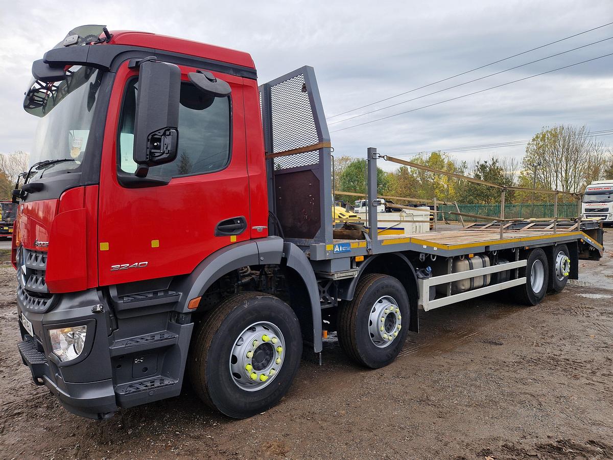 Used 2018 (18) Mercedes Arocs 3240 8x2 Rearlift Beavertail