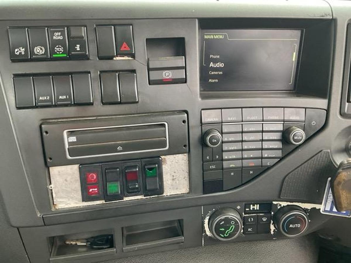 Used 2016 (16) Volvo FMX420 8x4 Steel Tipper