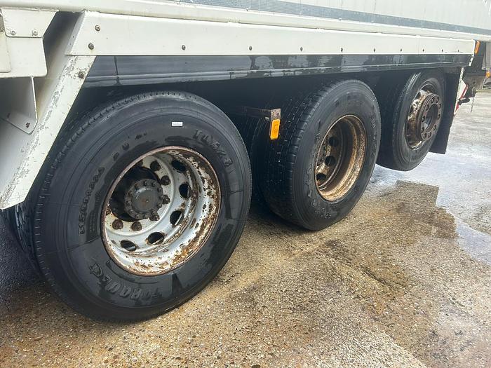 Used 2015 Volvo FM410 8x4 Tridem Alloy Bulk Blower