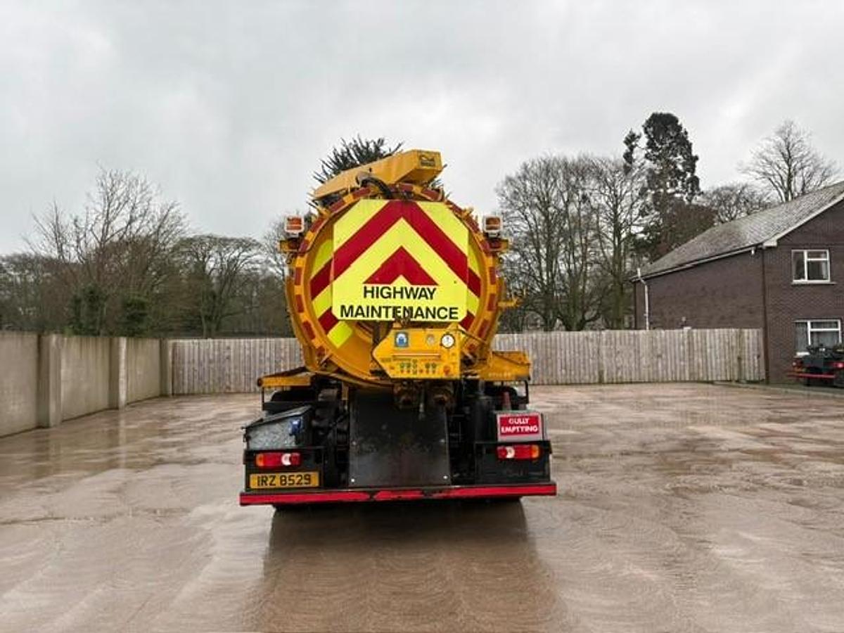 Used 2015 DAF LF220 4x2 18T Gully Sucker