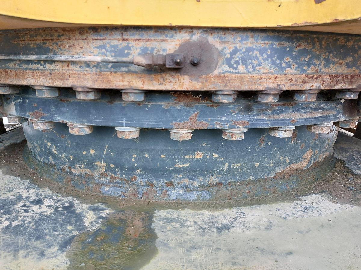 Used 2018 Komatsu PC360LC-11 Tracked Excavator