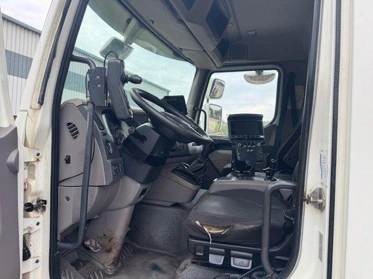 Used 2015 DAF LF220 4x2 18T Johnstons Dual Sweeper