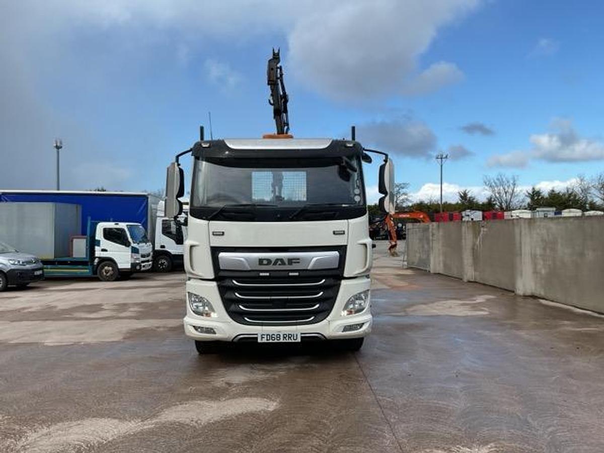 Used 2019 DAF CF410 8x2 Flatbed c/w Crane