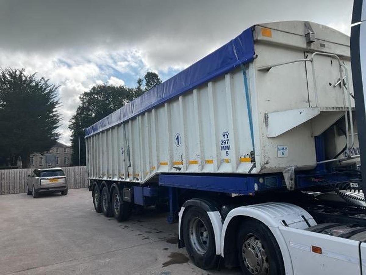 Used 2022 United Trailers 3 Compartment Tipping Blower