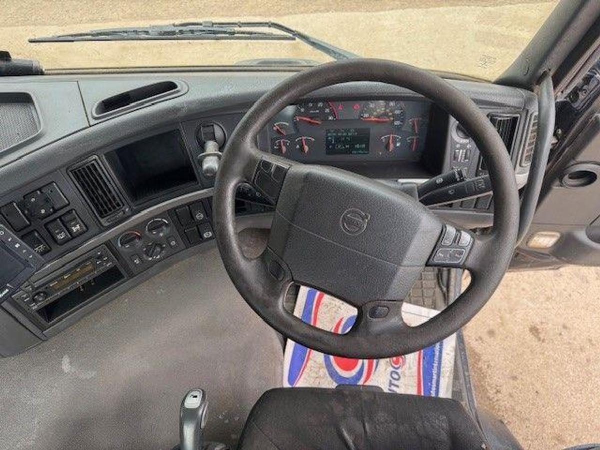 Used 2013 (13) Volvo FM380 8x4 Hookloader