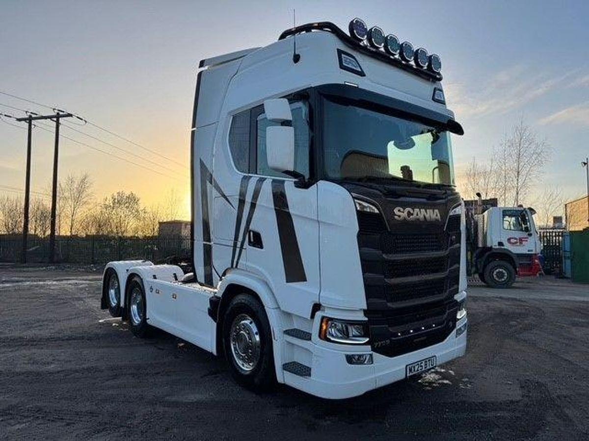 Used 2025 (25) Scania S770 V8 6x2 Rearlift