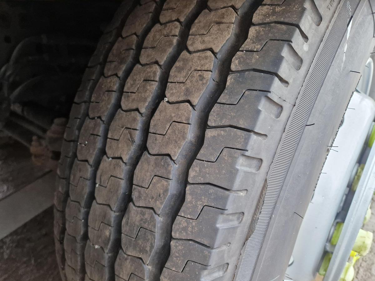 Used 2018 (18) Mercedes Arocs 3240 8x2 Rearlift Beavertail