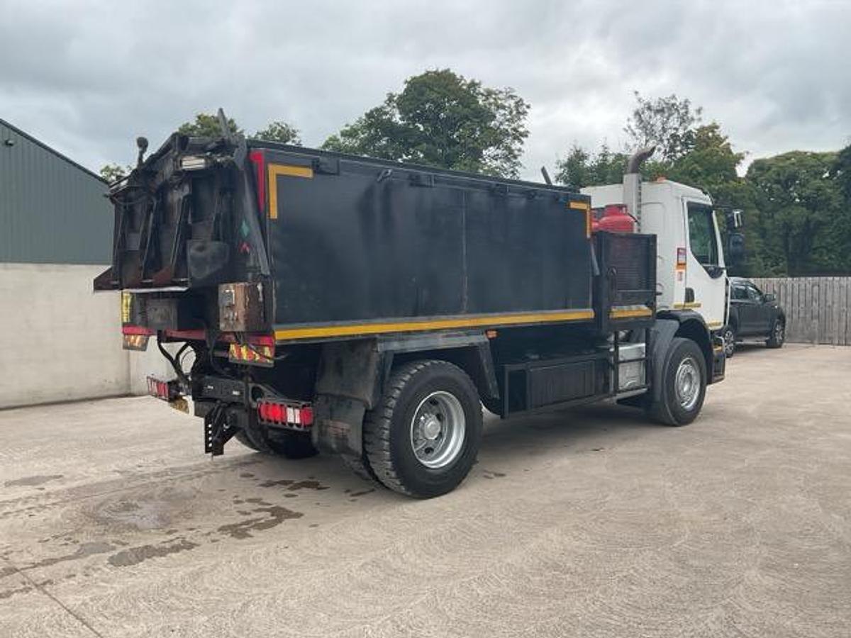 Used 2014 Renault C250 4x2 Marvtech Hotbox Asphalt Distributor Truck