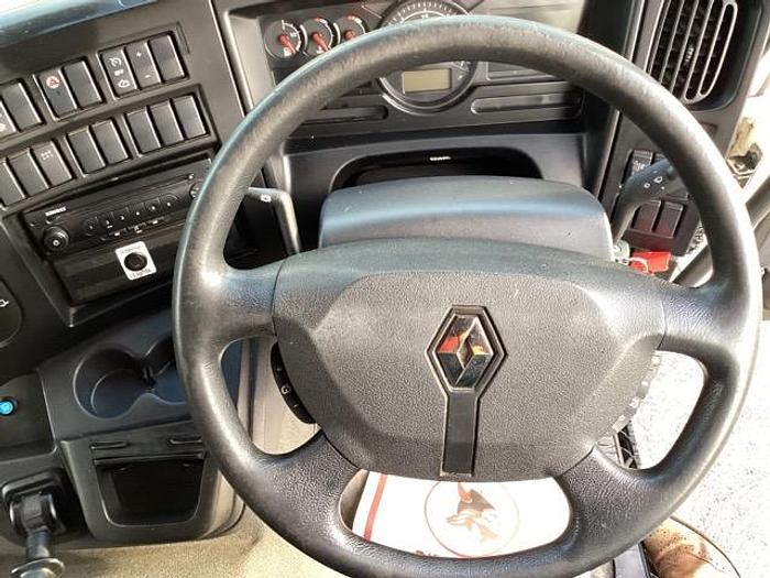 Used 2015 Renault D10 4x2 Boxvan