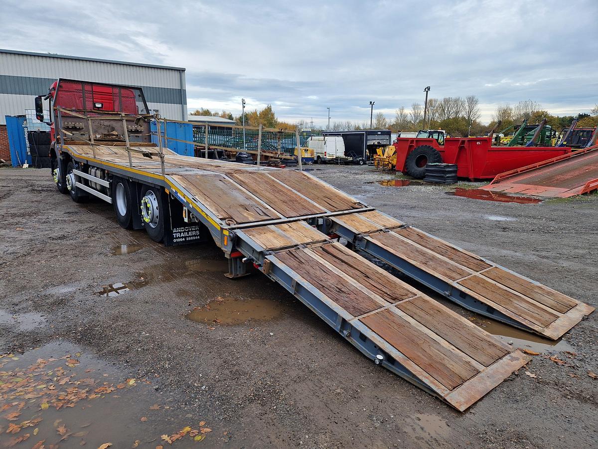 Used 2018 (18) Mercedes Arocs 3240 8x2 Rearlift Beavertail