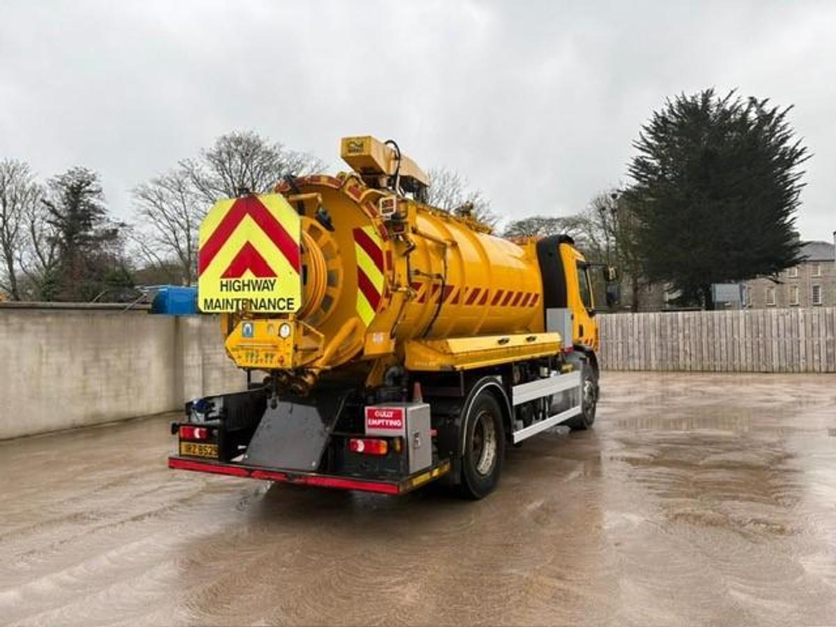 Used 2015 DAF LF220 4x2 18T Gully Sucker