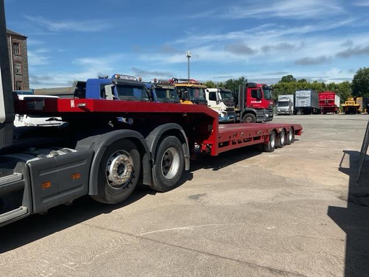 Used 2008 King MTSE Triaxle Stepframe Extendable Trailer