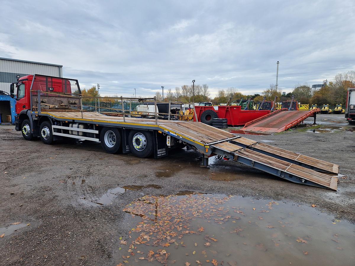 Used 2018 (18) Mercedes Arocs 3240 8x2 Rearlift Beavertail