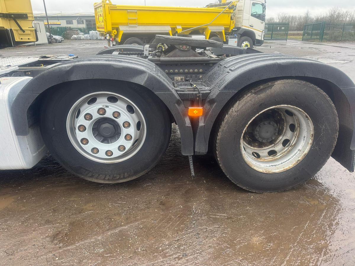 Used 2020 (20) Volvo FM460 G/T 6x2 Midlift