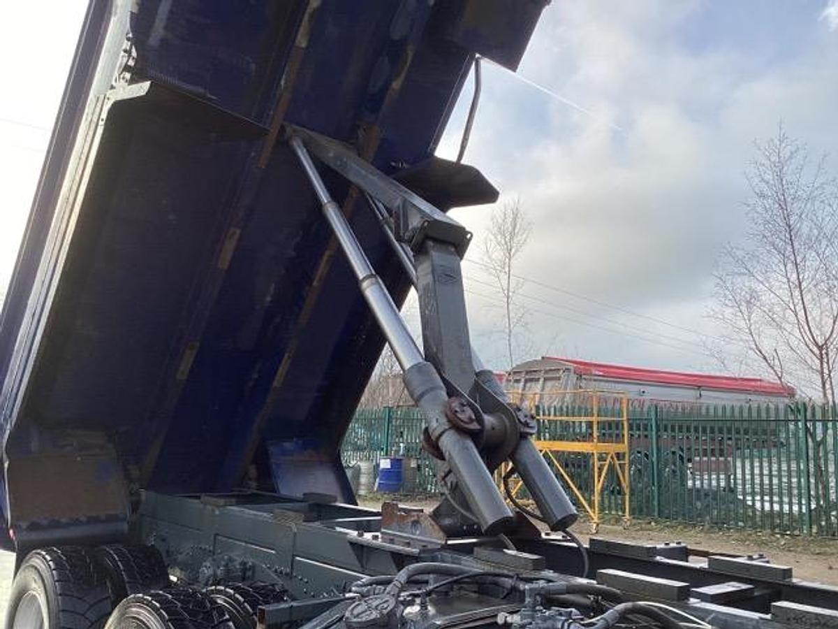 Used 2017 (67) DAF CF330 6x4 Tipper Grab