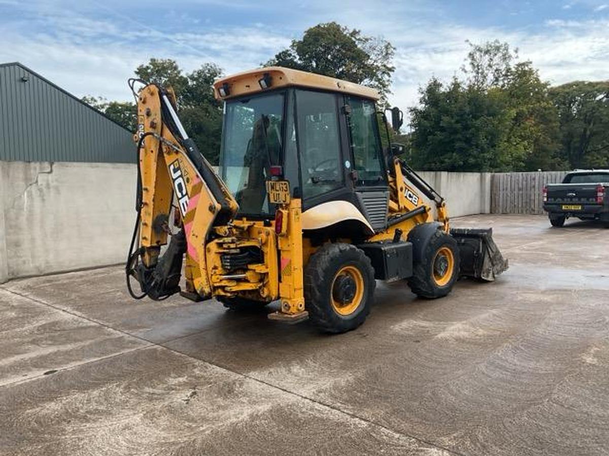 Used 2013 JCB 2CX Street Master 1435