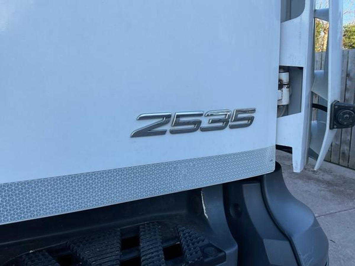 Used 2020 Mercedes Arocs 2535 Flatbed Crane Lorry