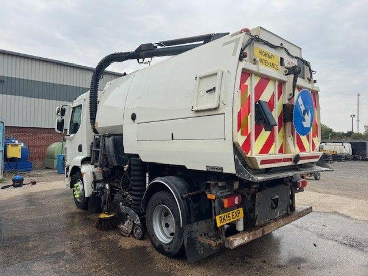 Used 2015 DAF LF220 4x2 18T Johnstons Dual Sweeper