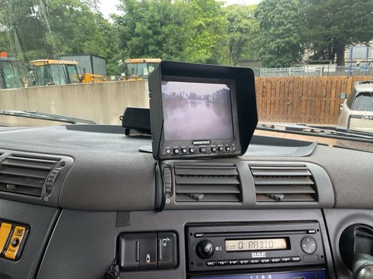 Used 2016 DAF CF400 8x4 Steel Tipper Grab