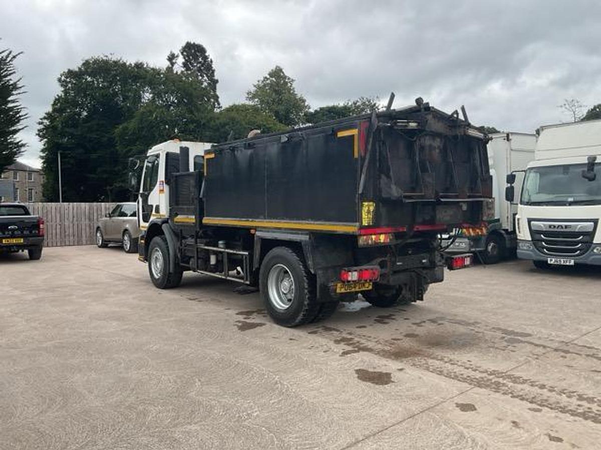 Used 2014 Renault C250 4x2 Marvtech Hotbox Asphalt Distributor Truck