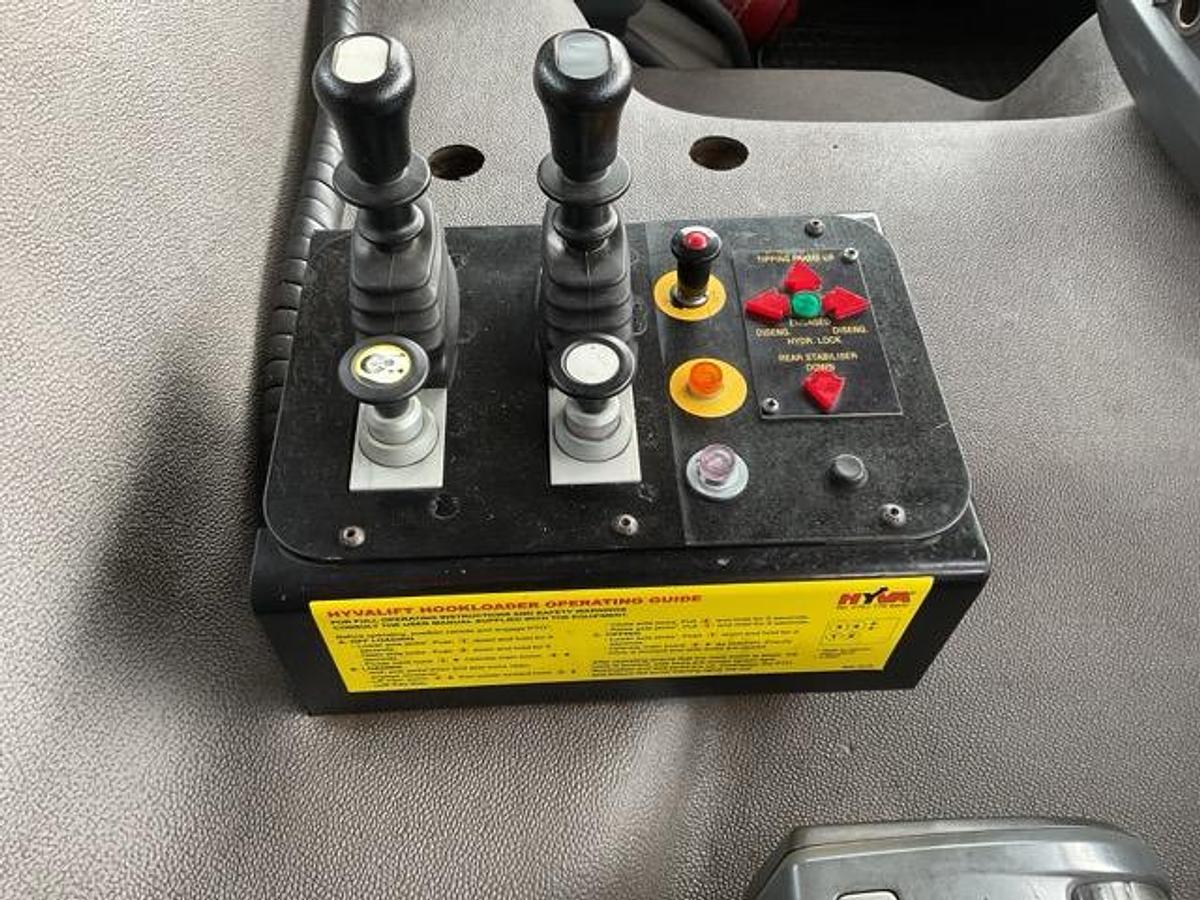 Used 2013 (13) Volvo FM380 8x4 Hookloader