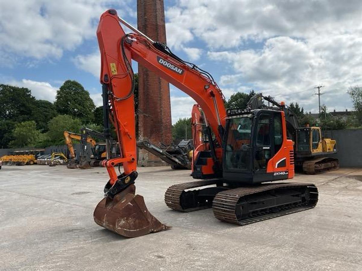 Used 2017 Doosan DX140LCR-5 Tracked Excavator
