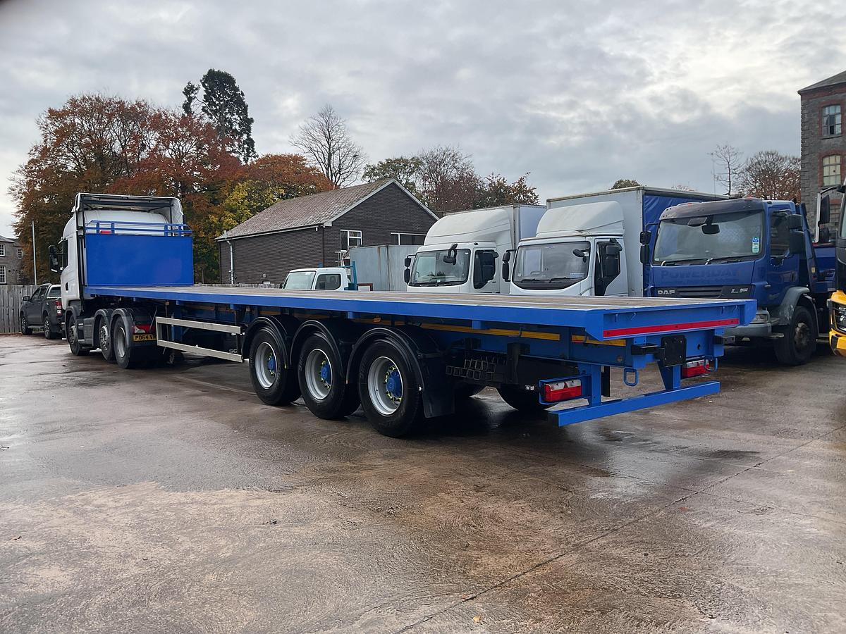 Used 2018 Dennison Tri axle Flat Trailer