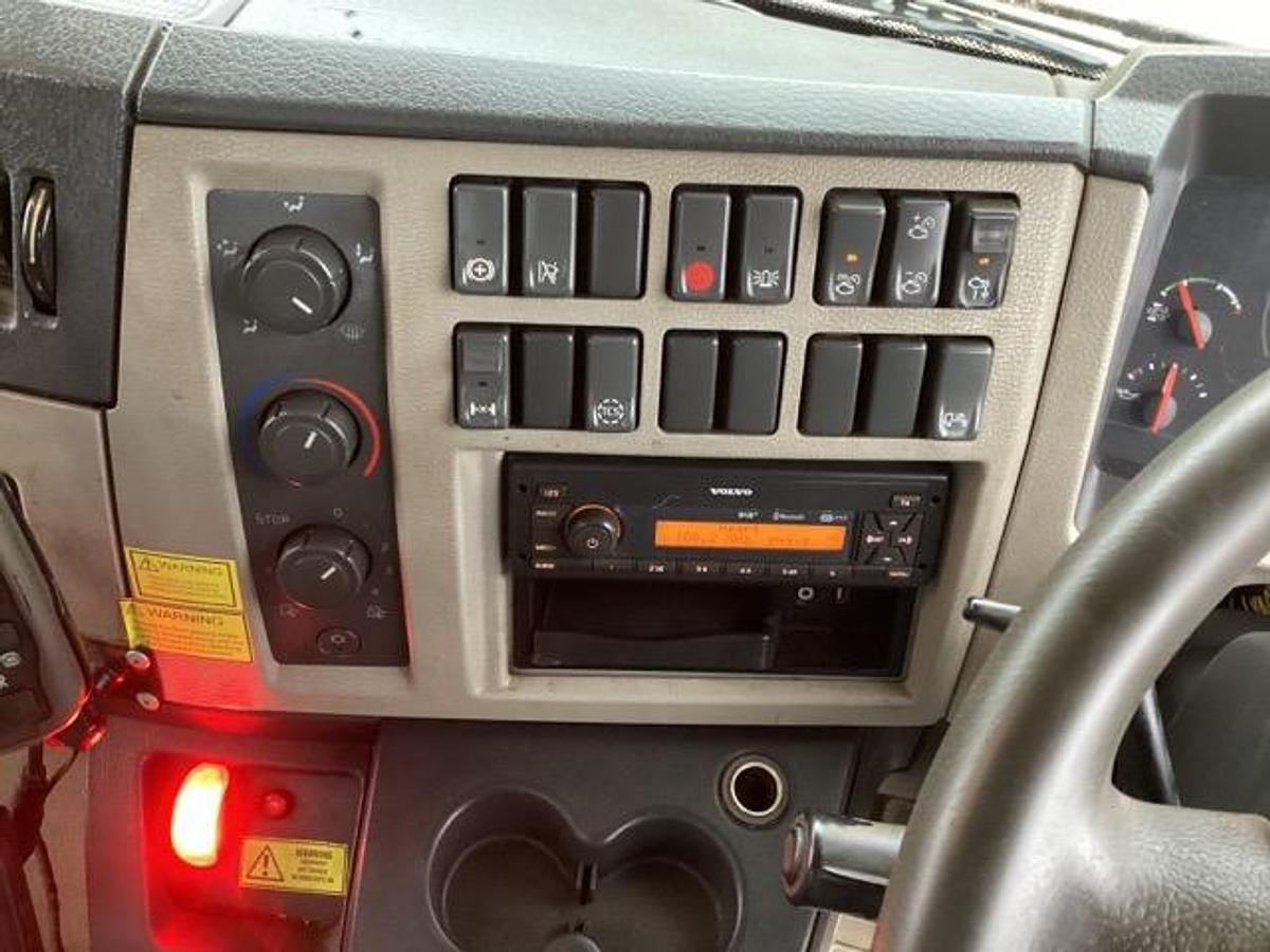 Used 2018 (68) Volvo FL280 4x2 18T Skiploader