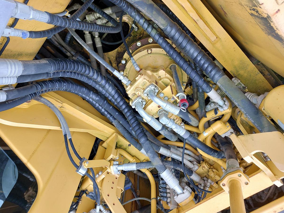 Used 2018 Komatsu PC360LC-11 Tracked Excavator