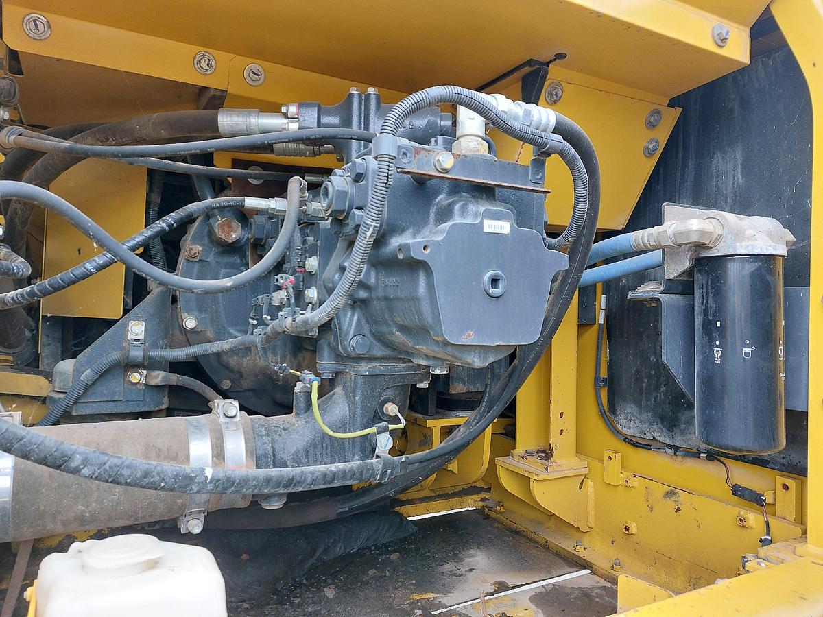 Used 2018 Komatsu PC360LC-11 Tracked Excavator