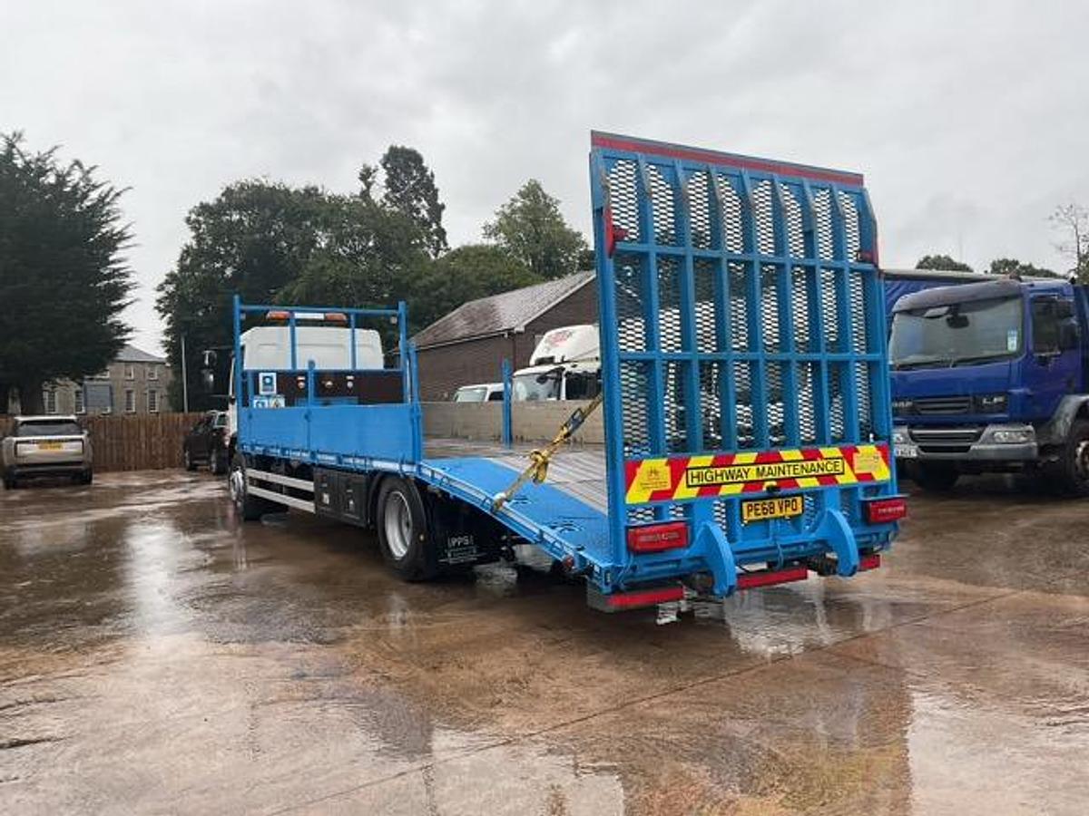 Used 2018 DAF LF230 4x2 Beavertail