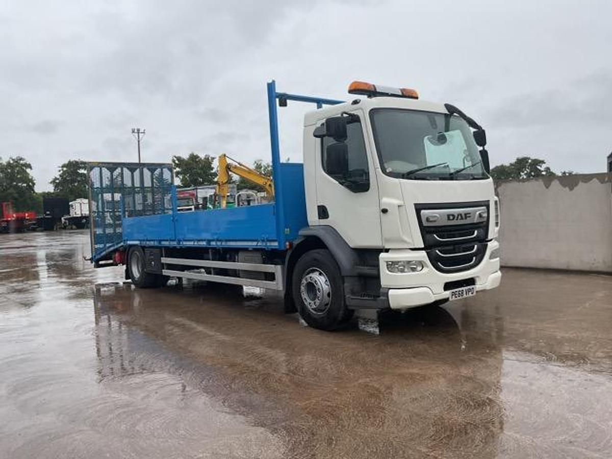 Used 2018 DAF LF230 4x2 Beavertail