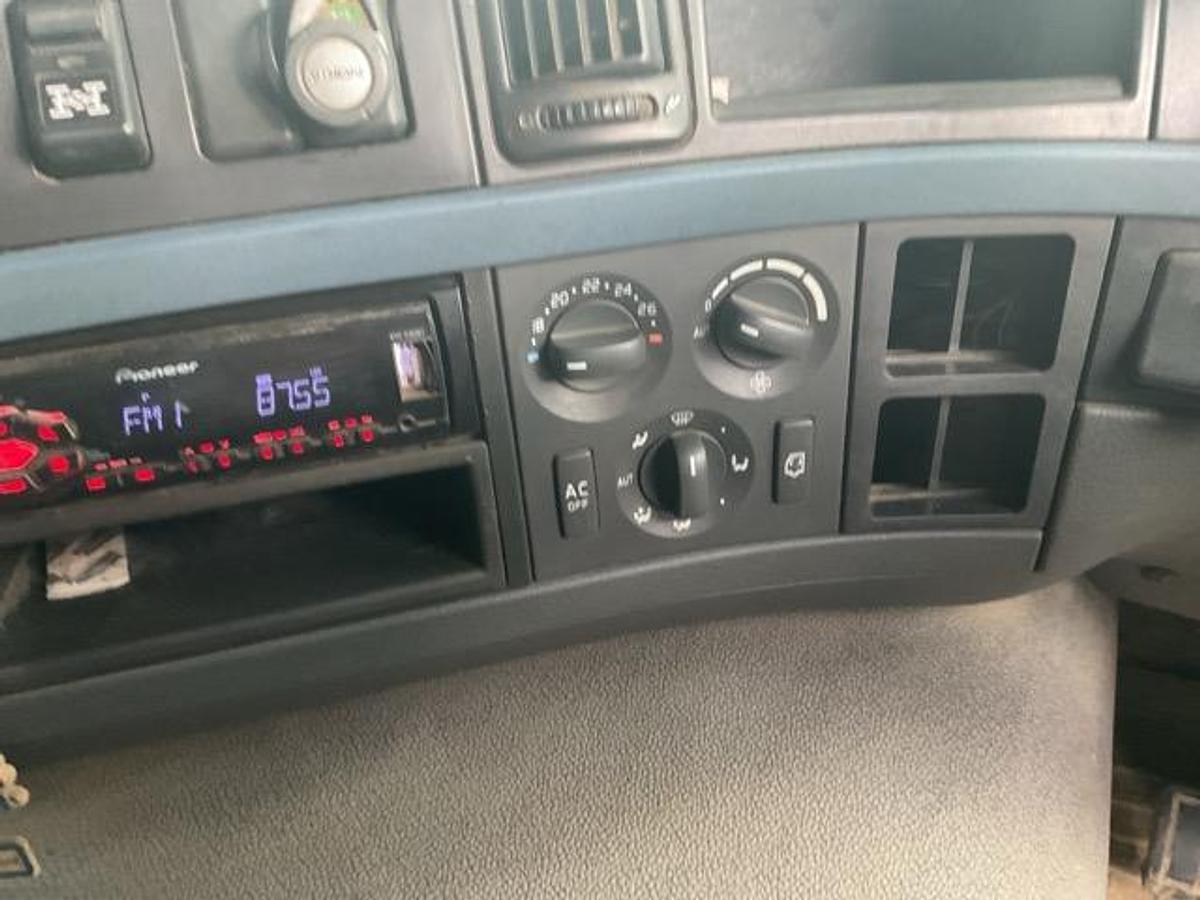 Used 2006 Volvo FM400 8x4 Tipper