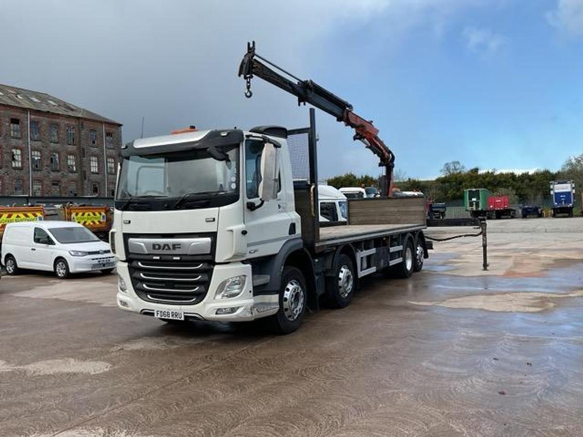 Used 2019 DAF CF410 8x2 Flatbed c/w Crane