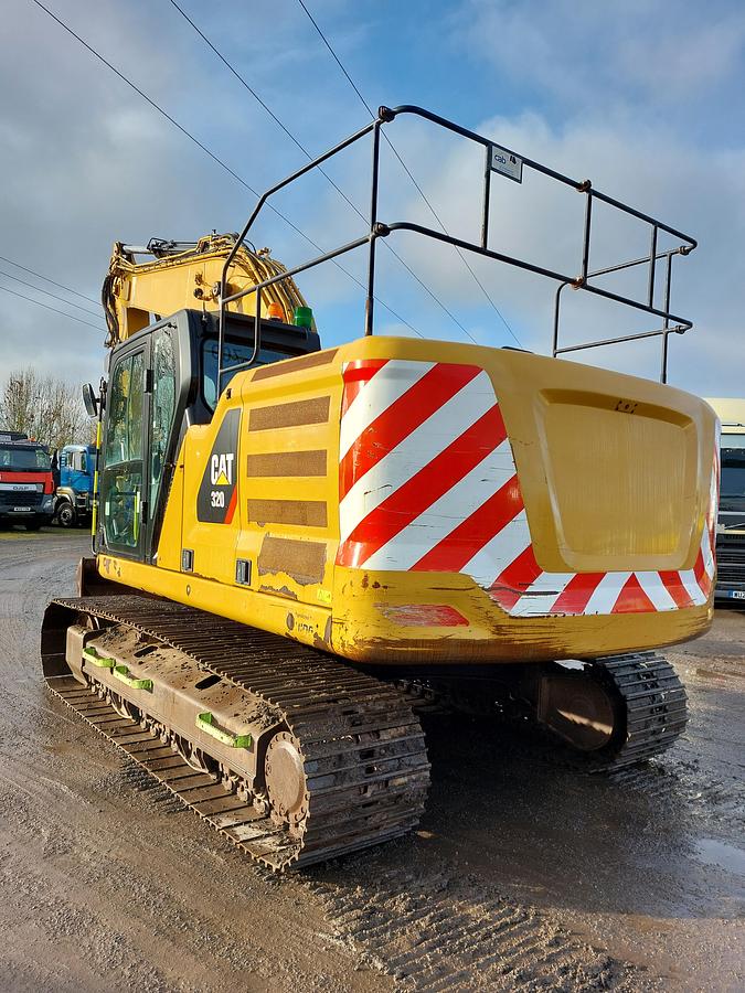 Used 2018 CAT 320