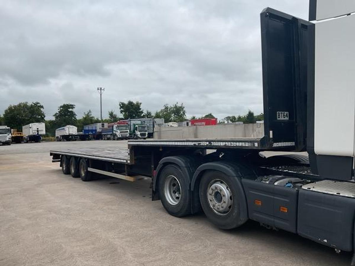 Used 2017 Cartwright Tri Axle Stepframe Flatbed