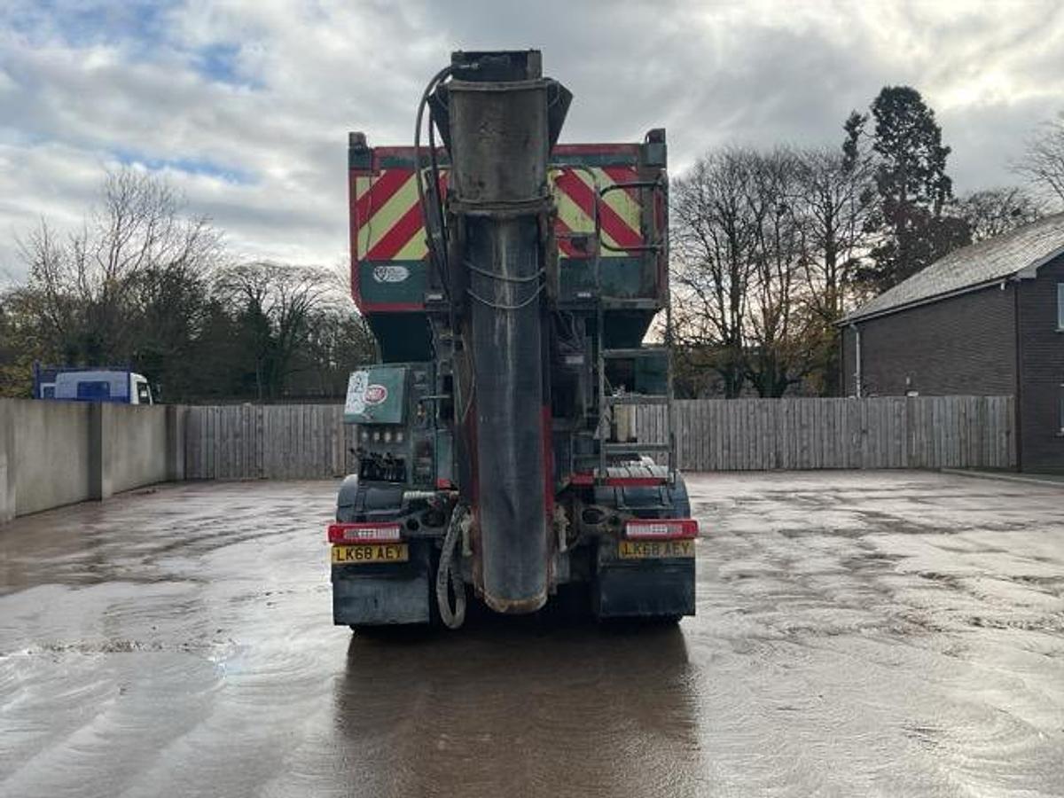 Used 2018 Renault C430 8x4 Volumetric Mixer